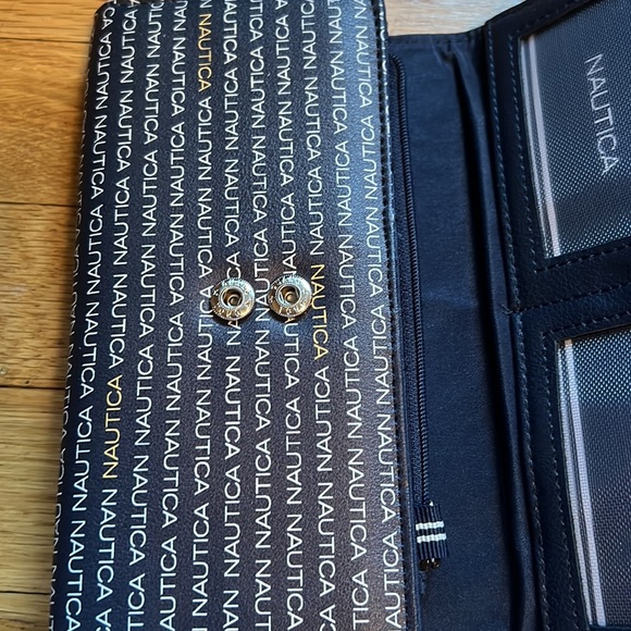 MWT💙Nautica Signature Logo Money Manager Trifold Snap Womens Wallet Navy White - Picture 12 of 17